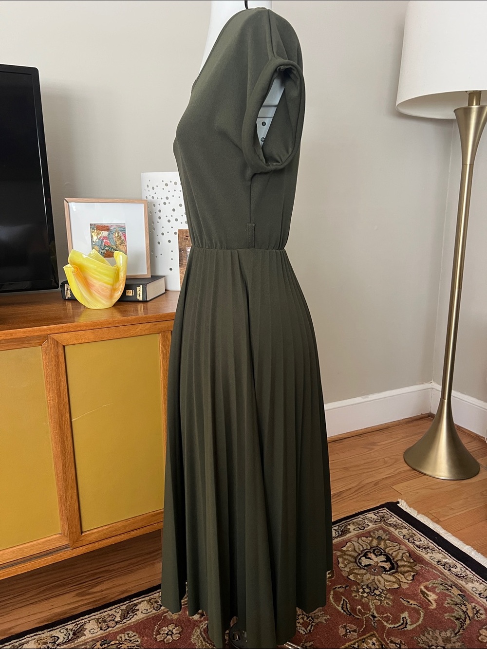 Classic Olive Green Pleated Midi Dress - Women - Picture 4 of 6